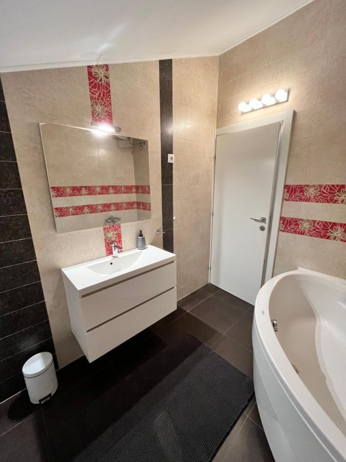 Sky - Beautiful Rooftop Apartment With Shared Pool Σπλιτ Εξωτερικό φωτογραφία